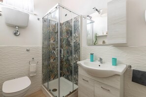 Shower, bidet - Appartamento con aria condizionata (Sassari)