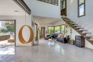 Interior - Villa "House in the Heart of the Pine Forest" with Wi-Fi and Air Conditioning (Saint-Bauzille de Montmel)