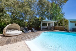 Pool - Villa "House in the Heart of the Pine Forest" with Wi-Fi and Air Conditioning (Saint-Bauzille de Montmel)