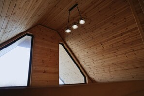 ห้องดีลักซ์สวีท, วิวสระว่ายน้ำ | โต๊ะทำงาน, Wi-Fi ฟรี