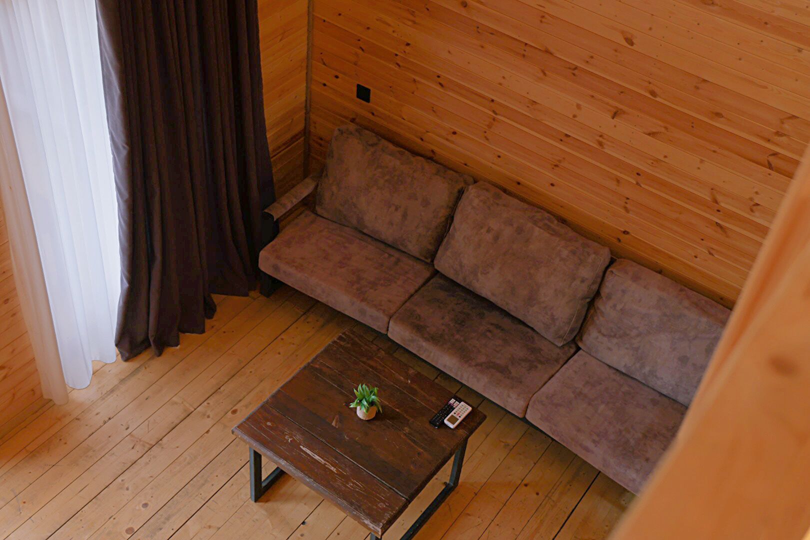 Deluxe suite, uitzicht op zwembad | Woonruimte