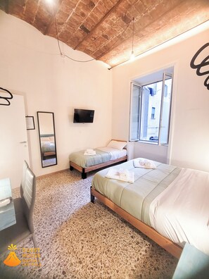 Triple Room | Desk, laptop workspace, blackout curtains, soundproofing - Guest House Napoli Centrale (Naples)