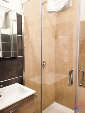 Dreibettzimmer | Badezimmer