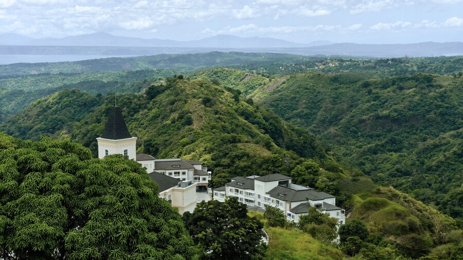 Scenic Tagaytay Getaway with Taal Views
