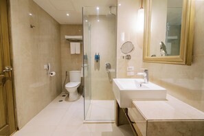 Premier Room, Lake View | Bathroom