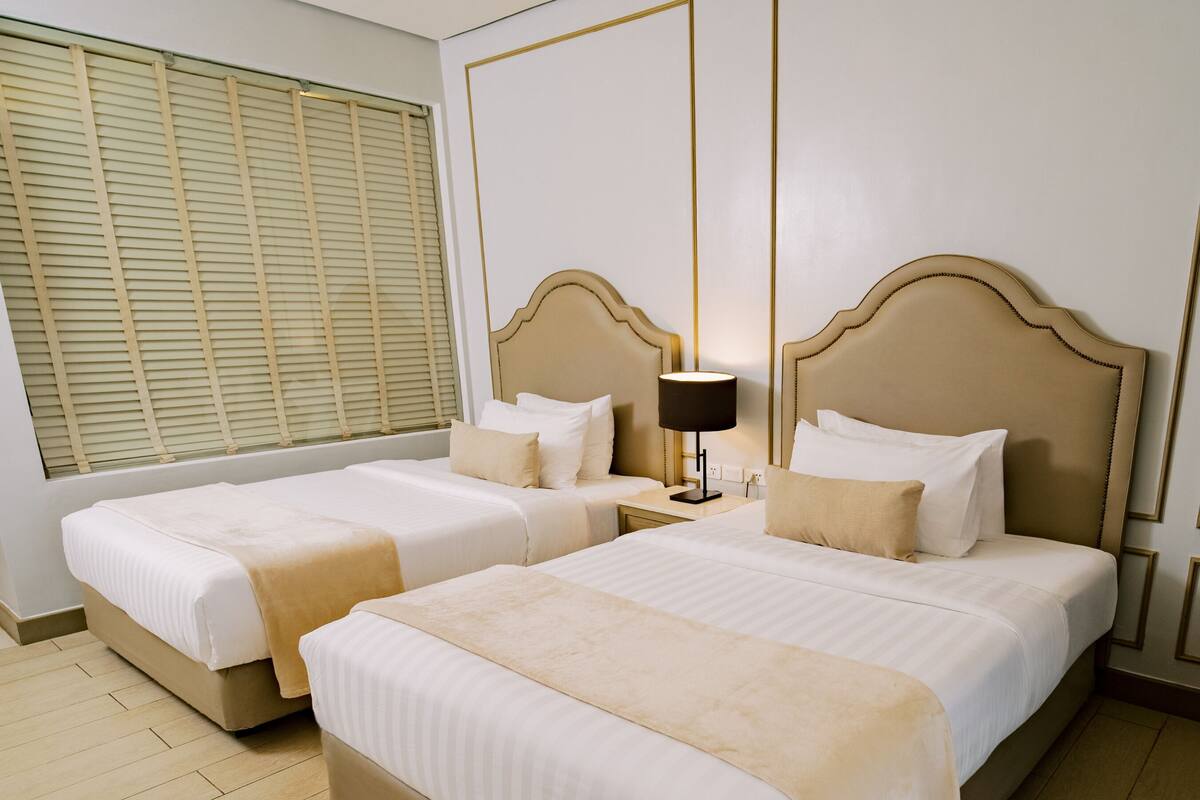 Tagaytay Stay with Balcony and Taal View | In-room safe, blackout drapes, WiFi (free), bed sheets