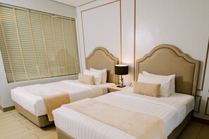Tagaytay Stay with Balcony and Taal View | 객실 내 금고, 암막 커튼, 무료 WiFi, 침대 시트