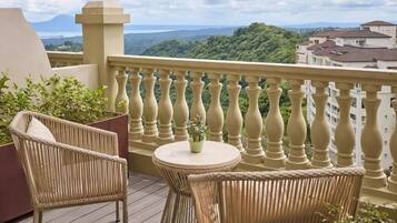 Premier Room, Lake View | Balcony