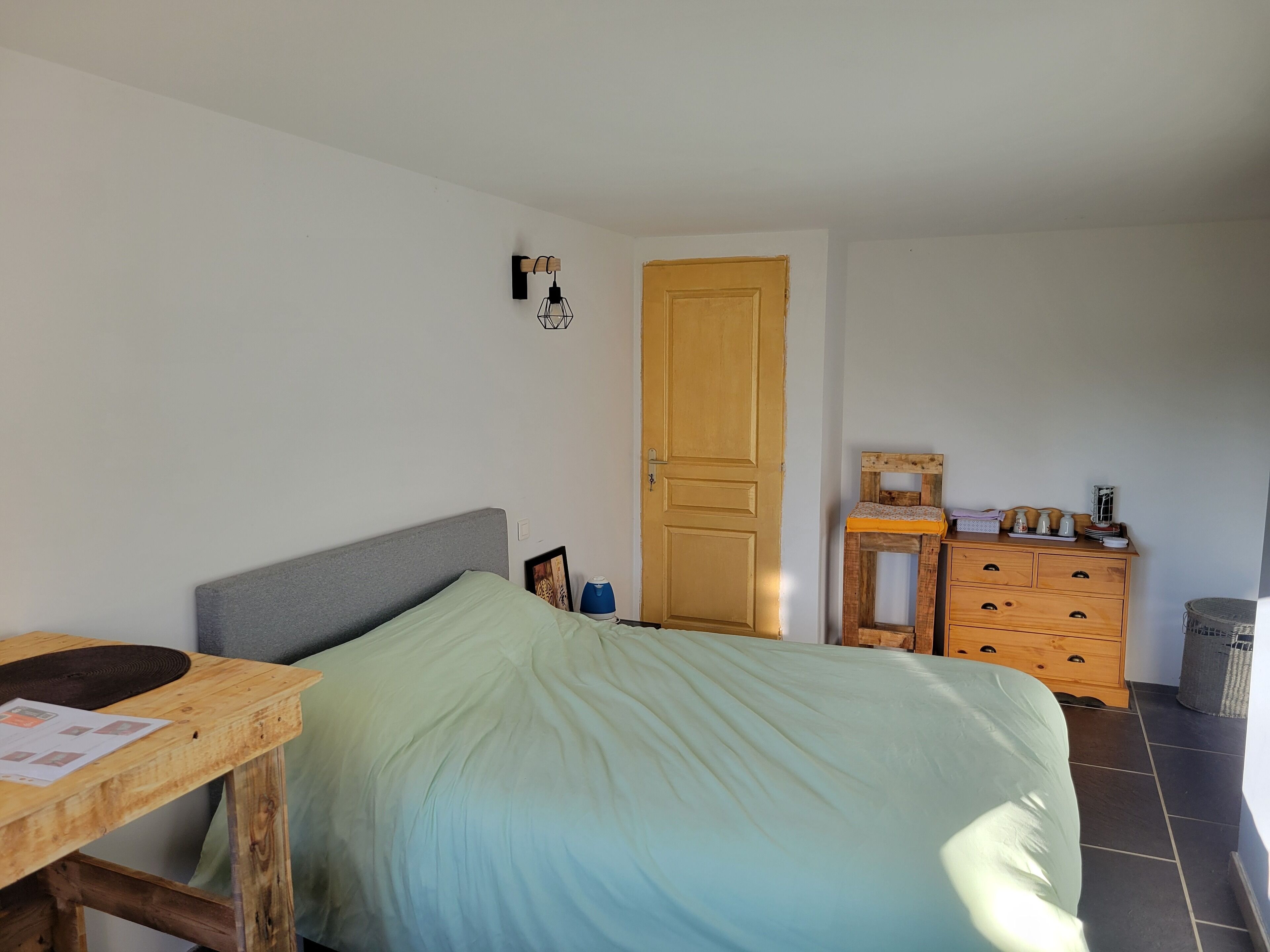 Bureau, Wi-Fi gratuit, draps fournis