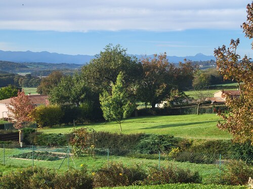 Bedroom with separate entrance and en-suite shower room and WC-Comminges-Pyrénées