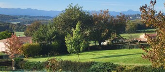 Bedroom with separate entrance and en-suite shower room and WC-Comminges-Pyrénées