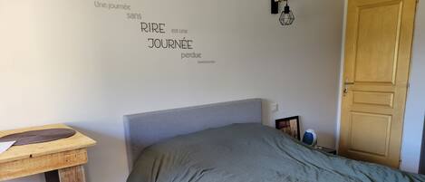 Desk, free WiFi, bed sheets