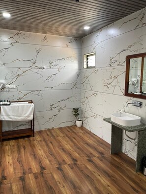 Articles de toilette gratuits, sèche-cheveux, serviettes fournies, savon