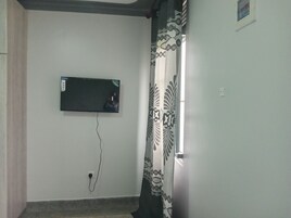 Sistema de insonorización, tabla de planchar con plancha y wifi gratis 