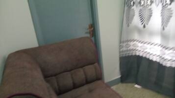 Quartos à prova de som, ferros/tábuas de passar roupa, Wi-Fi de cortesia