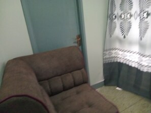 Quartos à prova de som, ferros/tábuas de passar roupa, Wi-Fi de cortesia