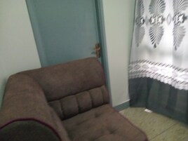 Sistema de insonorización, tabla de planchar con plancha y wifi gratis 