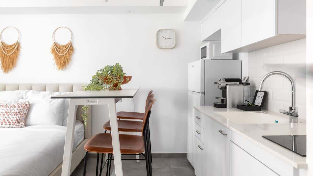 Refrigerador, microondas, horno y parrilla de estufa 