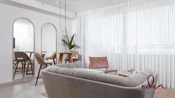 Living area - דירה במתחם סי סייד 100 מטר מהים - By Edom (Eilat)