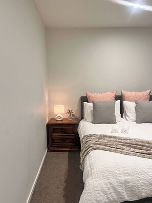 1 habitación, tabla de planchar con plancha, internet y ropa de cama 
