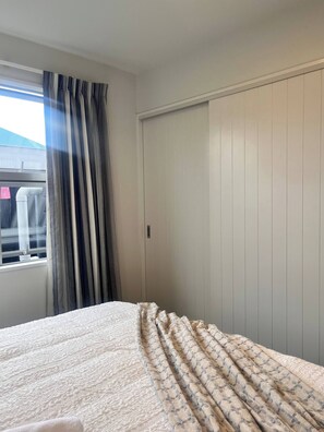 1 bedroom, iron/ironing board, internet, bed sheets