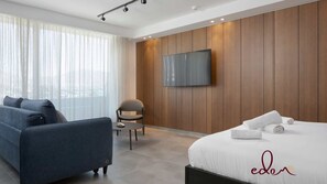 Tabla de planchar con plancha, wifi y ropa de cama 