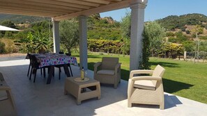 Outdoor dining - CASA ANNA - TERTENIA MARINE RELAX HOLIDAYS 2 MINUTES BEAUTIFUL BEACHES (TERTENIA)