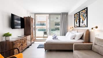 1 dormitorio, tabla de planchar con plancha, wifi y ropa de cama