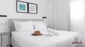 Escritorio, wifi, ropa de cama