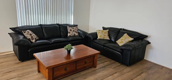 Living area - Comfortable Getaway for Families & groups (Byford)