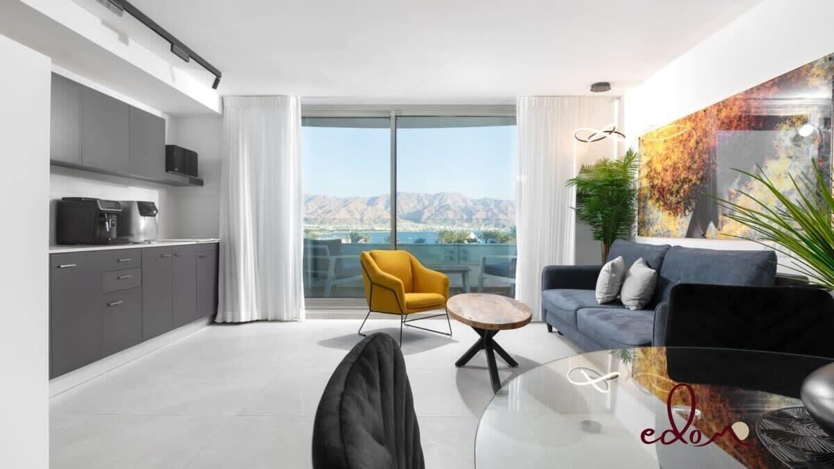 Televisión y oficina 