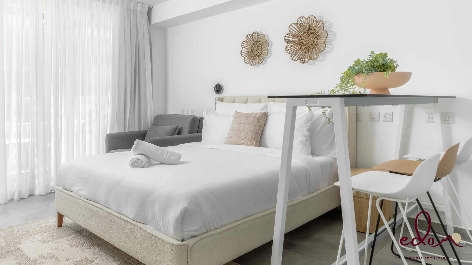 Bureau, Wi-Fi, draps fournis