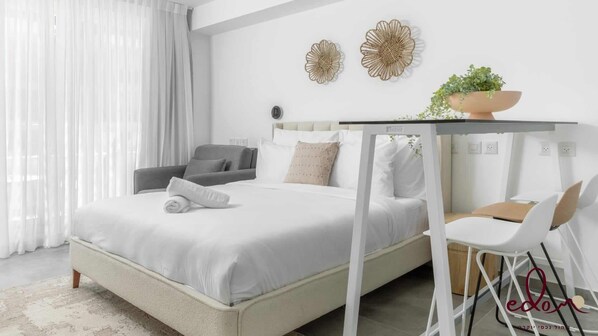 Escrivaninha, Wi-Fi, roupa de cama