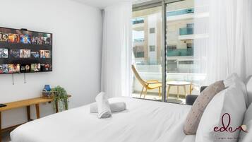 Escrivaninha, Wi-Fi, roupa de cama