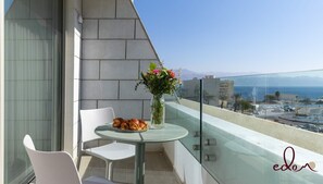 Outdoor dining - דירה משפחתית מפוארת בסי סייד - By Edomlux (Eilat)