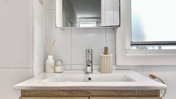 Dusche, Haartrockner, Handtücher