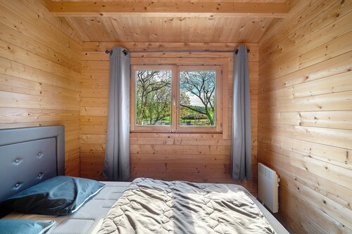 « Chalet » avec piscine partagée, Wi-Fi et climatisation