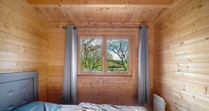 « Chalet » avec piscine partagée, Wi-Fi et climatisation