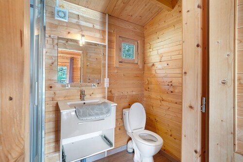 “Chalet” with Shared Pool, Wi-Fi, and Air Conditioning