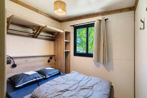 WiFi, bed sheets - Chalet 'Morea 5 Personnes' with Shared Pool, Wi-Fi and Air Conditioning (ST MARTIAL DE NABIRAT)