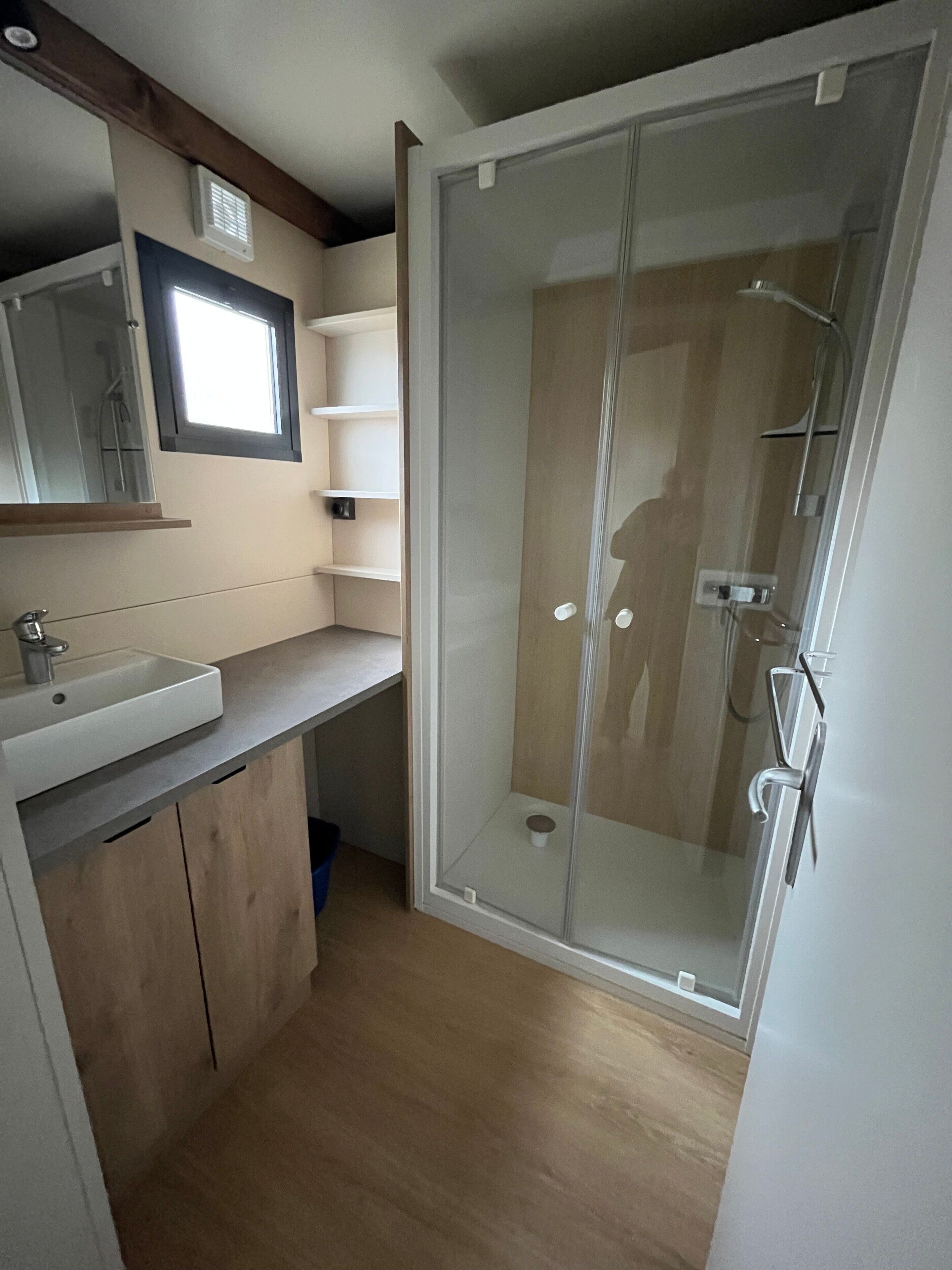 淋浴设施、毛巾