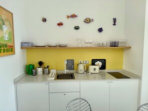 Private kitchen - Miki lodge, sea view, 5 min walk from Monaco (Cap-d'Ail)
