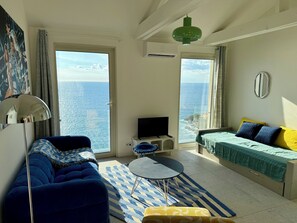 Living area - Miki lodge, sea view, 5 min walk from Monaco (Cap-d'Ail)