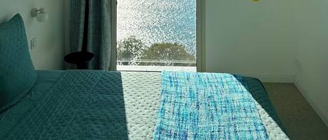 Fer et planche à repasser, draps fournis