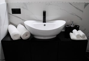 Luksus-dobbeltværelse (2) | Badeværelse