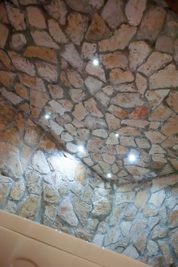 مغطس خاص في السبا