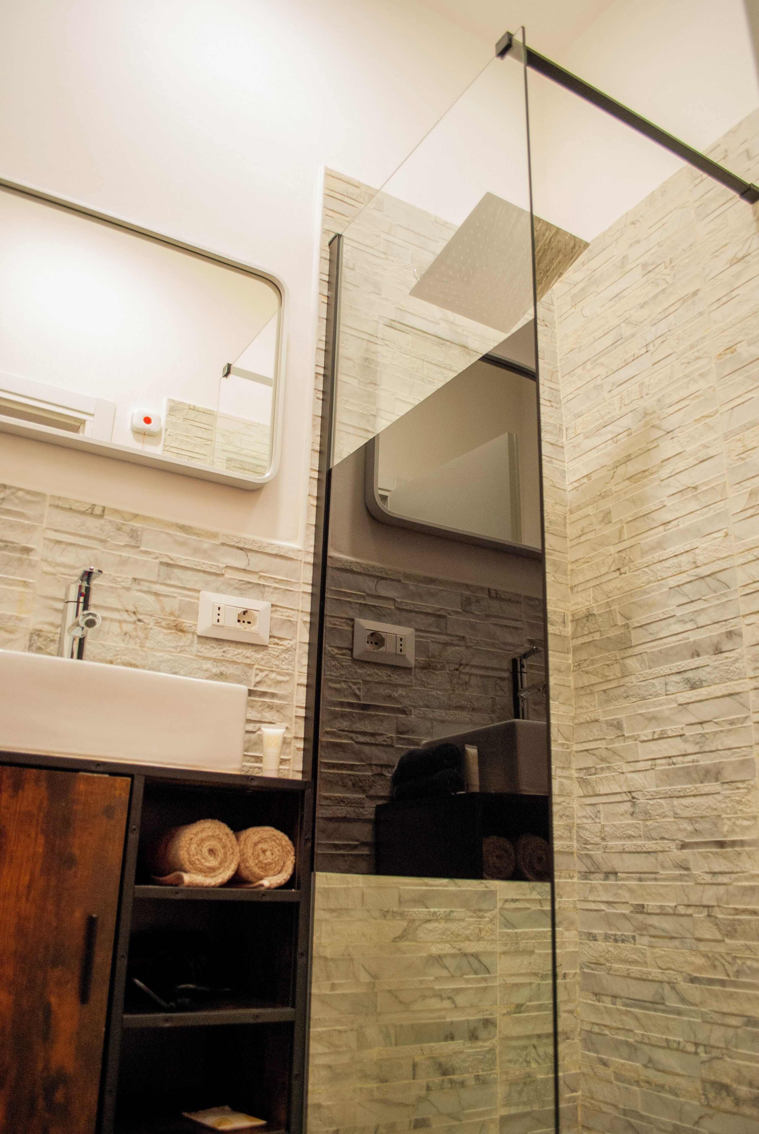 Luxury Tek Büyük Yataklı Oda | Banyo