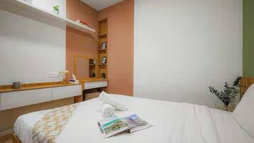 Grand Suite, 1 Bedroom, Akses Club Lounge, Pool View | Cadar kapas Mesir, peralatan tempat tidur premium, gebar bulu kapas