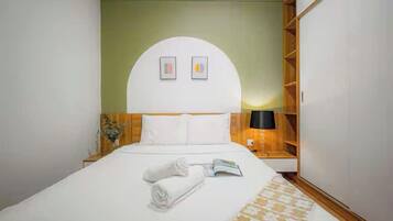 Grand Suite, 1 Bedroom, Akses Club Lounge, Pool View | Cadar kapas Mesir, peralatan tempat tidur premium, gebar bulu kapas