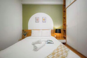 頂級套房, 1 間臥室, 可使用俱樂部酒廊, 泳池景觀 | 埃及棉床單、高級寢具、羽絨被、Select Comfort 床墊